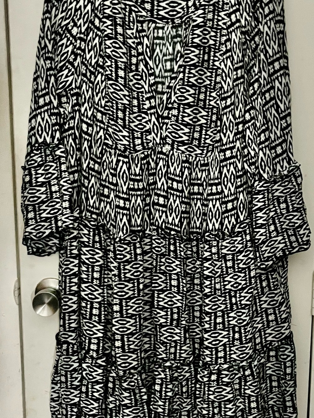 NY Collection Black and White Geometric Tiered Linen Long Sleeve Dress